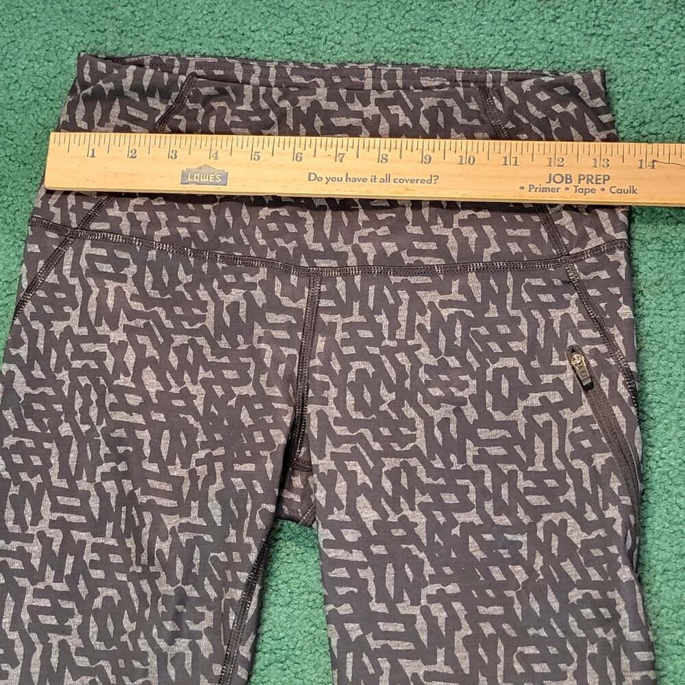 Lululemon Womens Performance Capri Legging Sz 4 Luxtreme Black Geo Print Zip Poc - Picture 6 of 9